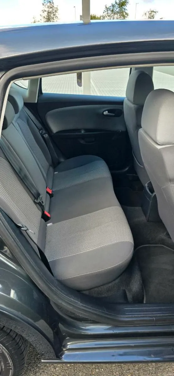 Car - Image 2