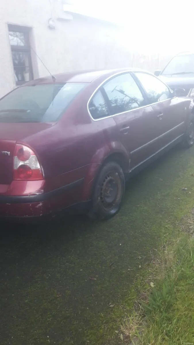 Volkswagen Passat 2003 - Image 2
