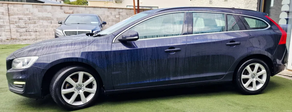 Volvo V60 2.0TD SPEC ED LEATHER NAV NCT TAX - Image 2