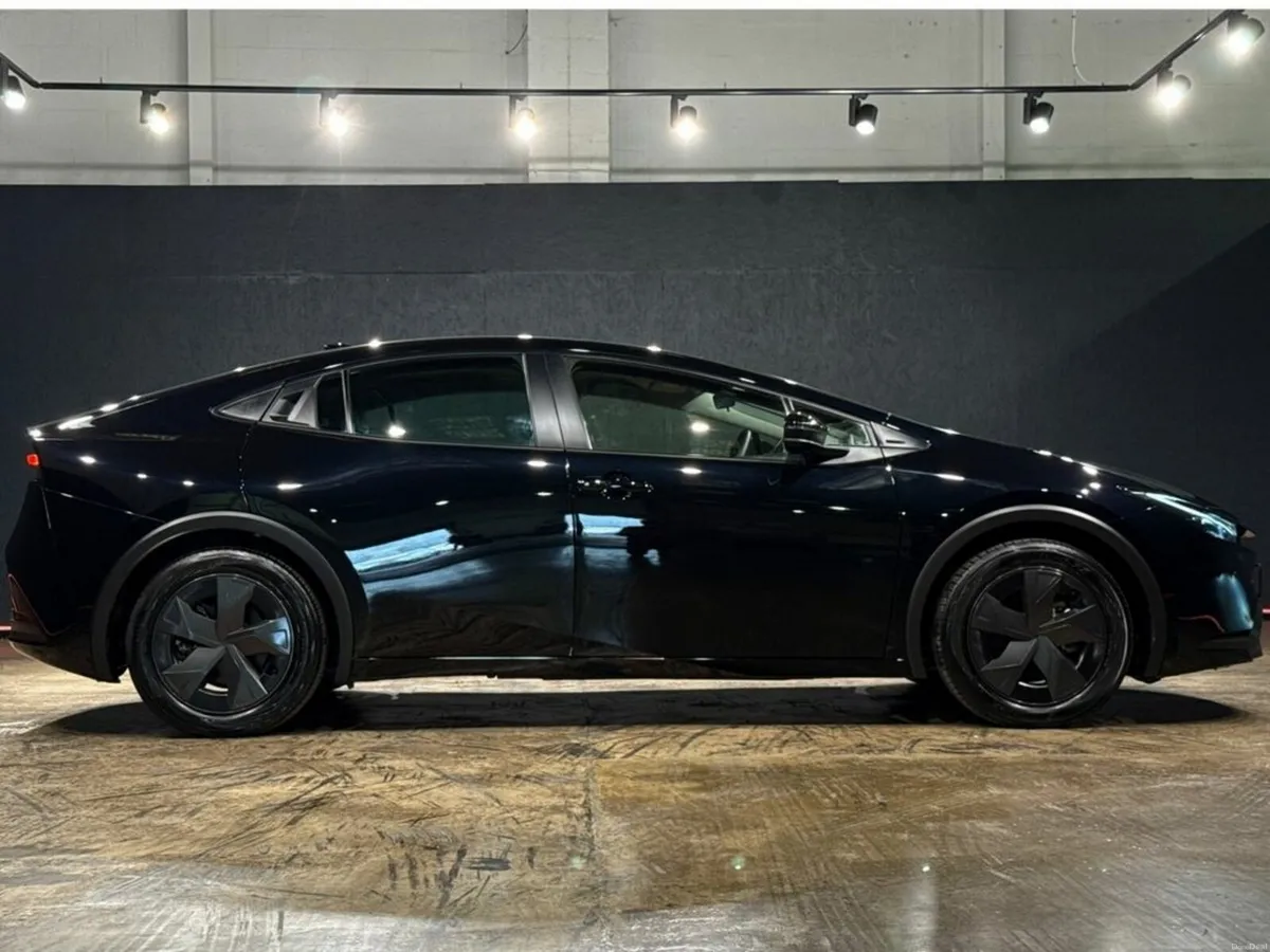 Toyota Prius 1.8 AUTOMATIC HYBRID - FACELIFT MODEL - Image 3