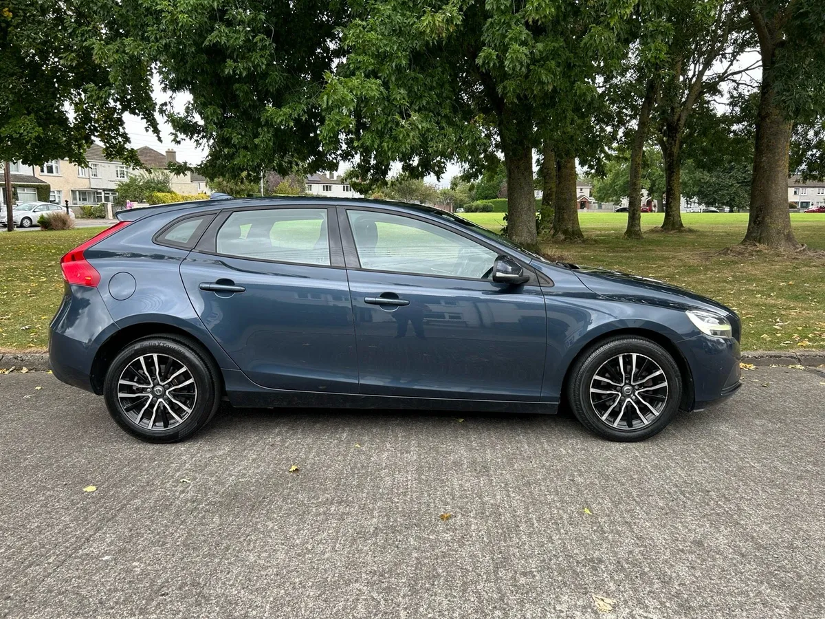 2017 Volvo V40 2.0 D2 Momentum // New NCT - Image 2