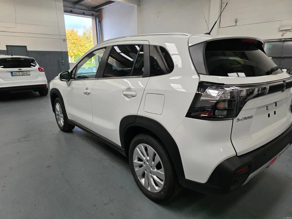 Suzuki S-Cross Motion Mild Hybrid Manual - Image 4