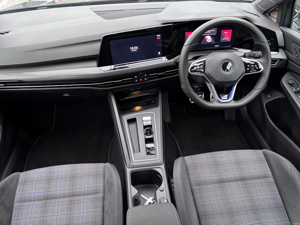 VOLKSWAGEN GOLF GTE S-A DSG / HIGH SPEC / 222 REG - Image 3