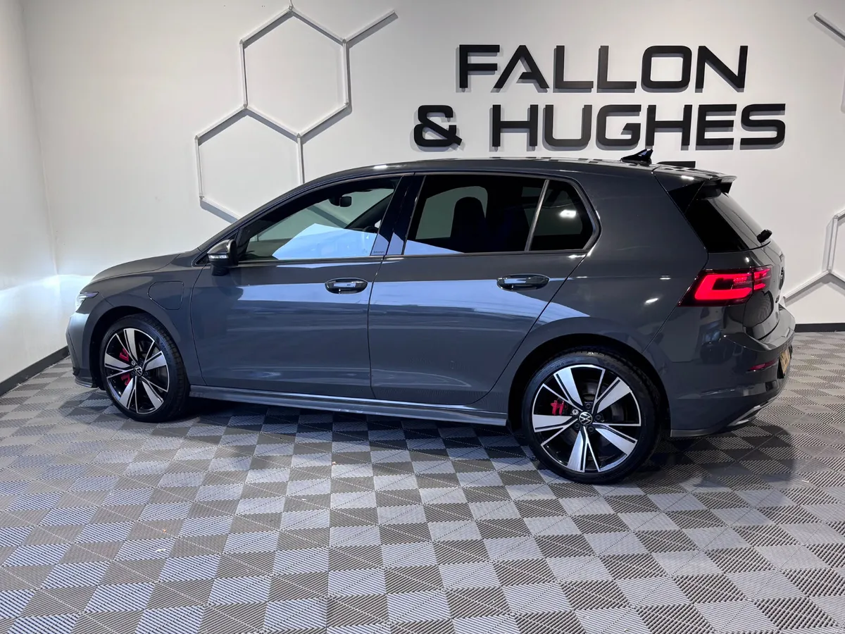 VOLKSWAGEN GOLF GTE S-A DSG / HIGH SPEC / 222 REG - Image 4
