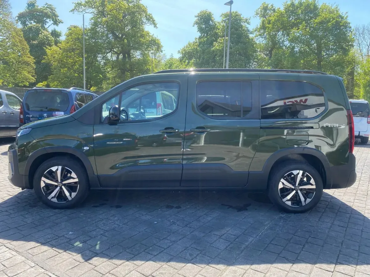 Wheelchair Taxi Auto Peugeot Rifter - Image 4