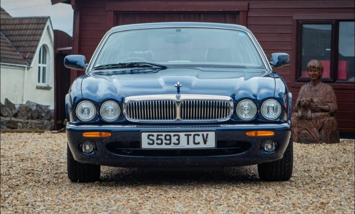 Jaguar XJ8 - Image 2