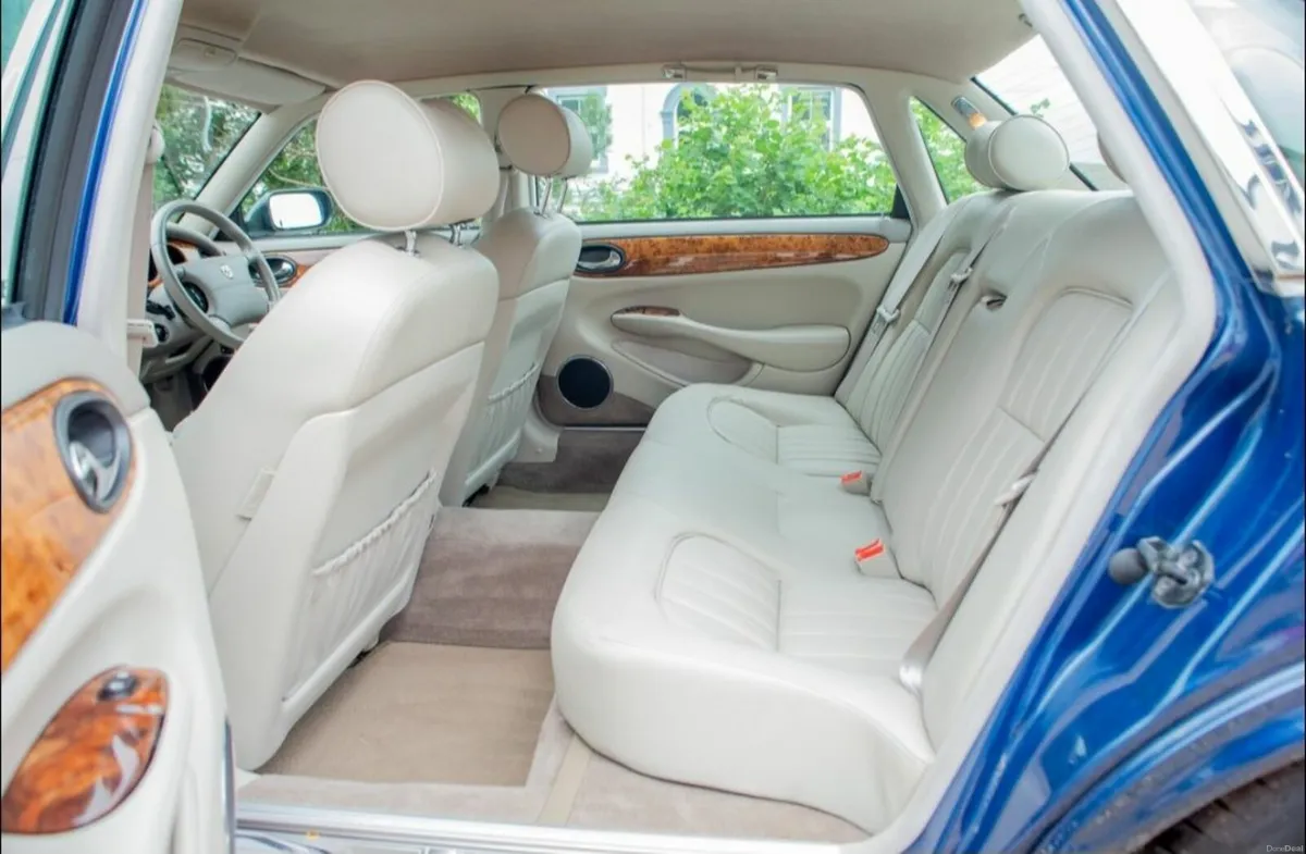 Jaguar XJ8 - Image 3