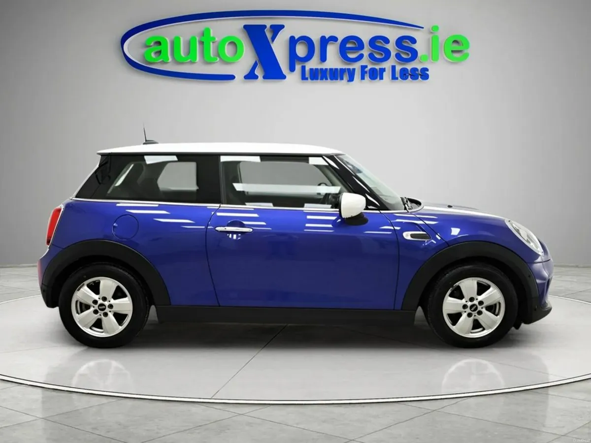 Mini Cooper 1.5 Automatic, Reversing camera - Image 3