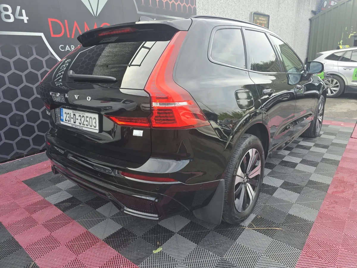 2023 VOLVO XC60 T6 PHEV PLUS DARK - Image 4