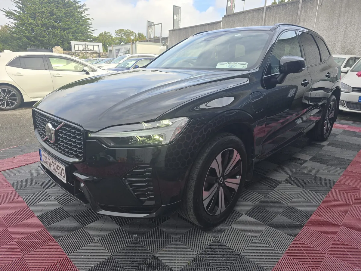 2023 VOLVO XC60 T6 PHEV PLUS DARK - Image 3
