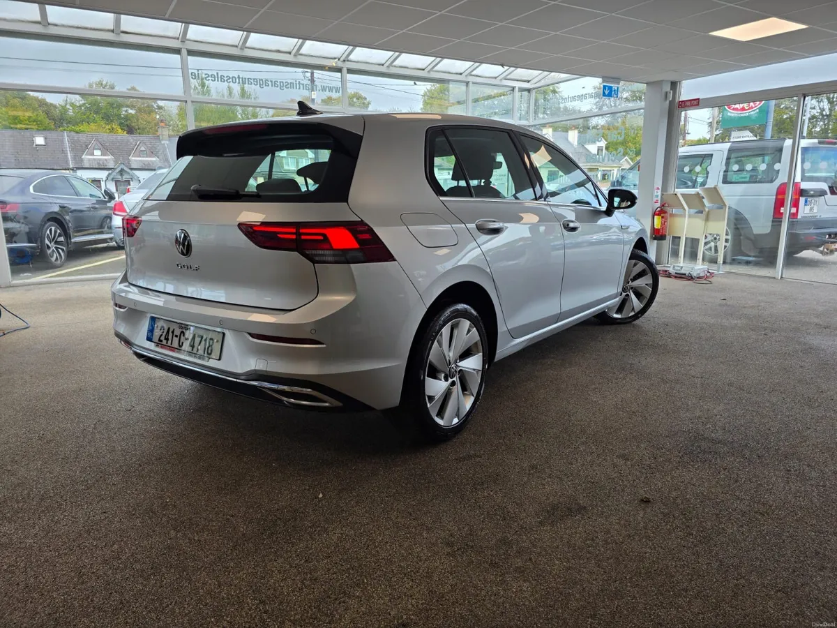 Volkswagen Golf Style 2.0 TDI  2024 - Image 3