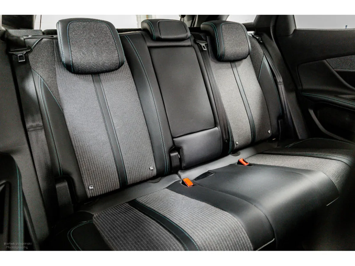 Peugeot 3008 Allure 1.5 Diesel 130HP - Image 4