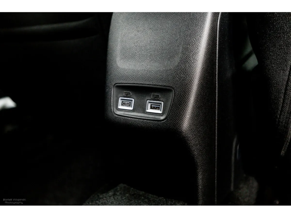 Peugeot 2008 *DEMO* Allure Hybrid Auto 145HP - Image 5