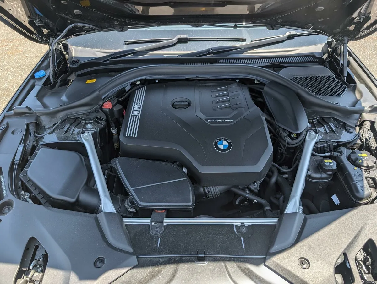 BMW 530i M Sport Touring 2019 - Image 2