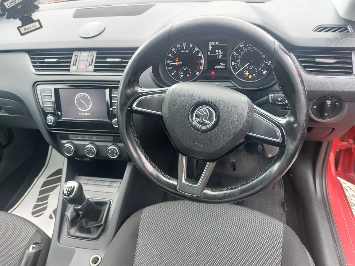 Skoda Octavia 2017 - Image 2