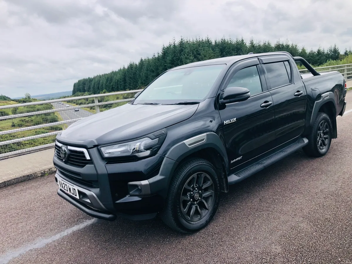 2023 Toyota Hilux Invincible x - Image 2