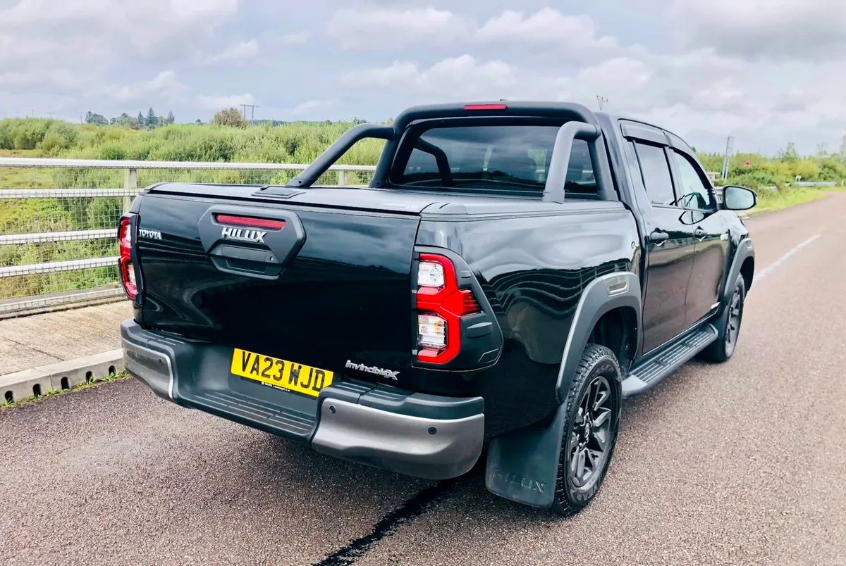 2023 Toyota Hilux Invincible x - Image 4