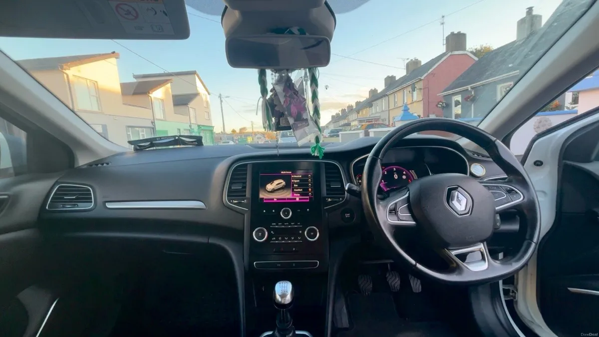 17 Renault Megane - Image 4