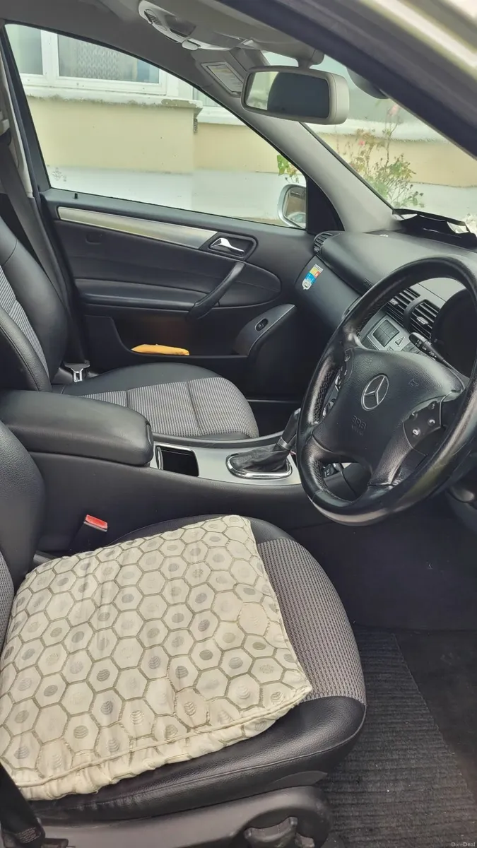 Mercedes-Benz C-Class 2005 for parts - Image 2