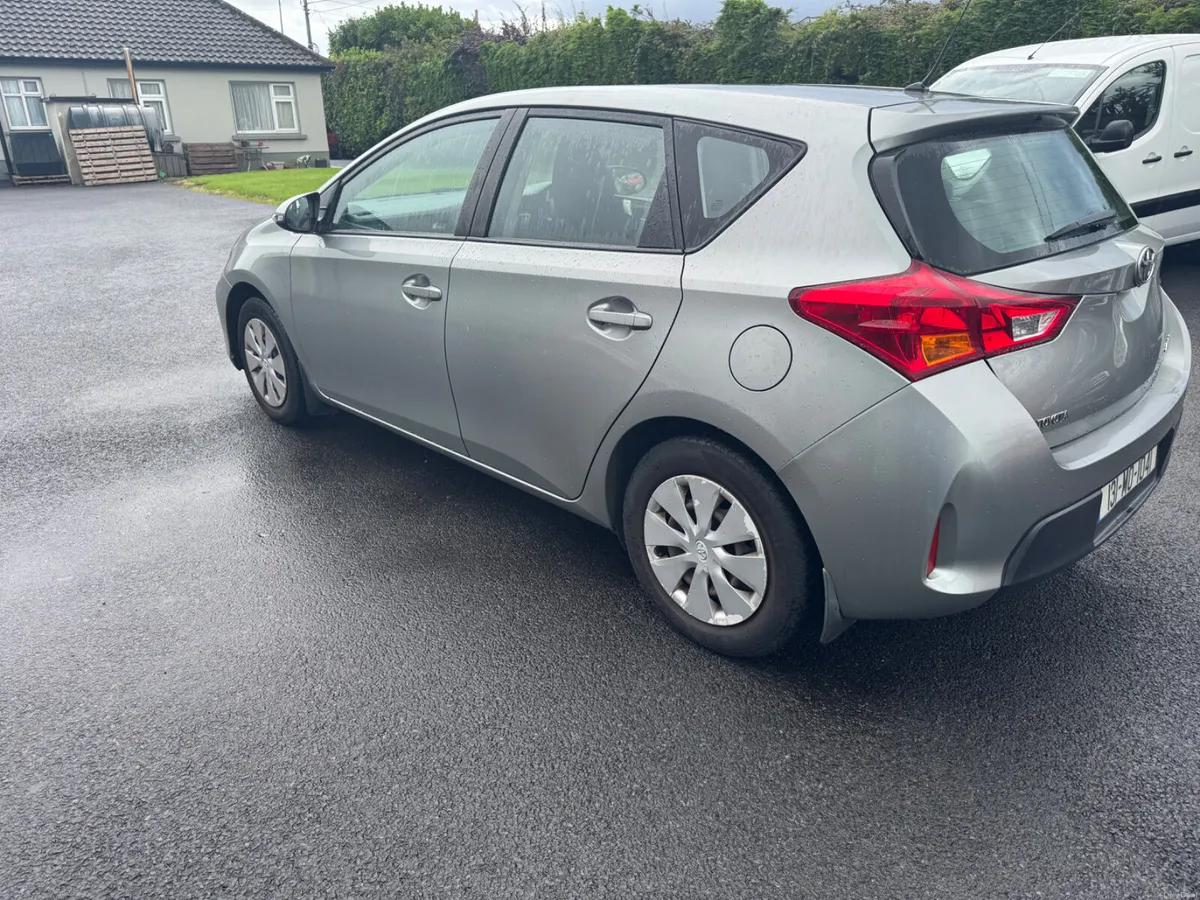 Toyota Auris 2013 - Image 5