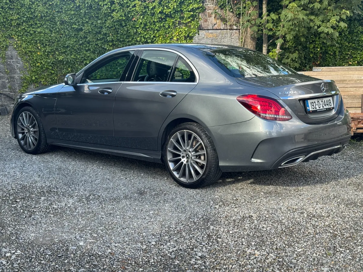 2019 Mercedes C300 AMG Line 4Matic - Image 3