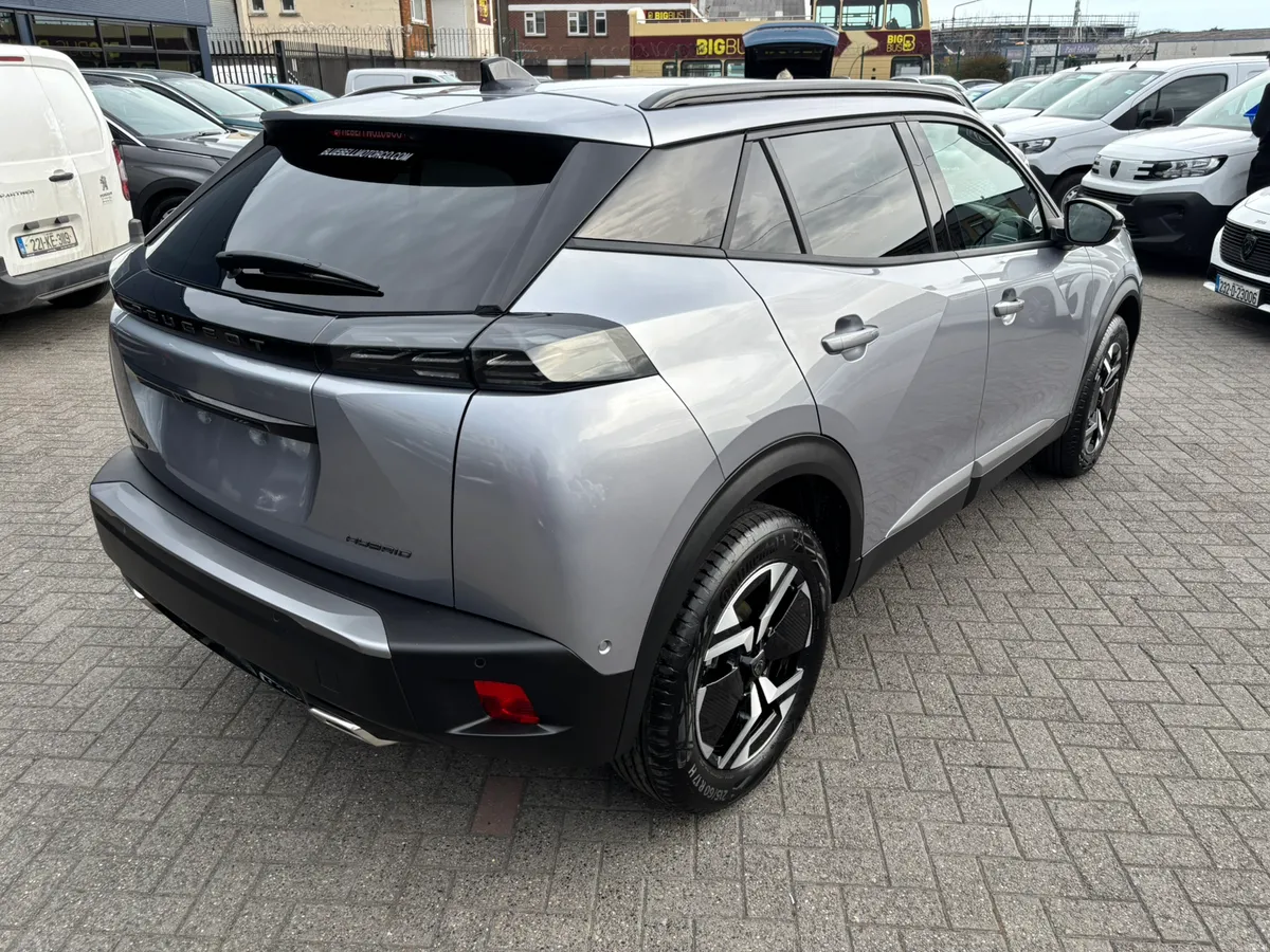 NEW Peugeot 2008 hybrid - Image 3