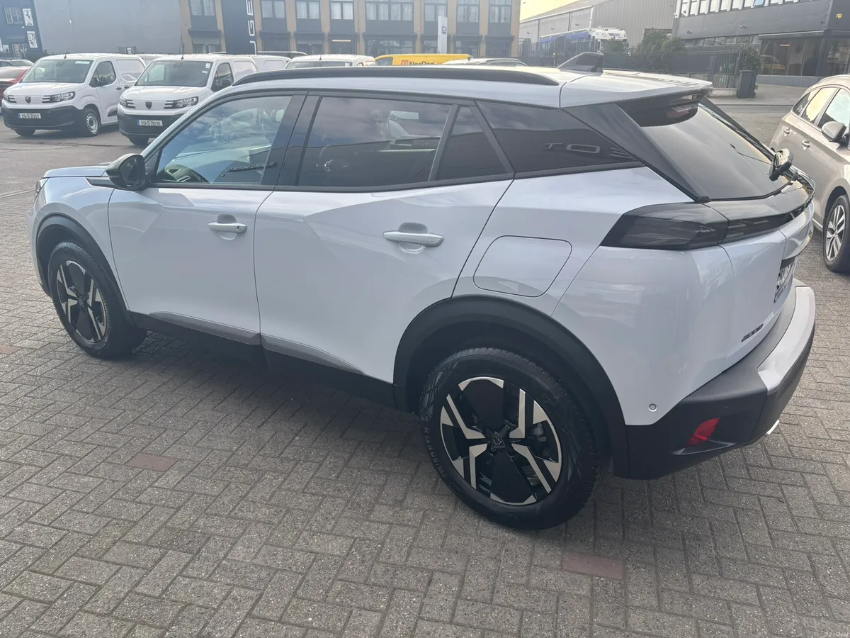 NEW Peugeot 2008 hybrid - Image 5