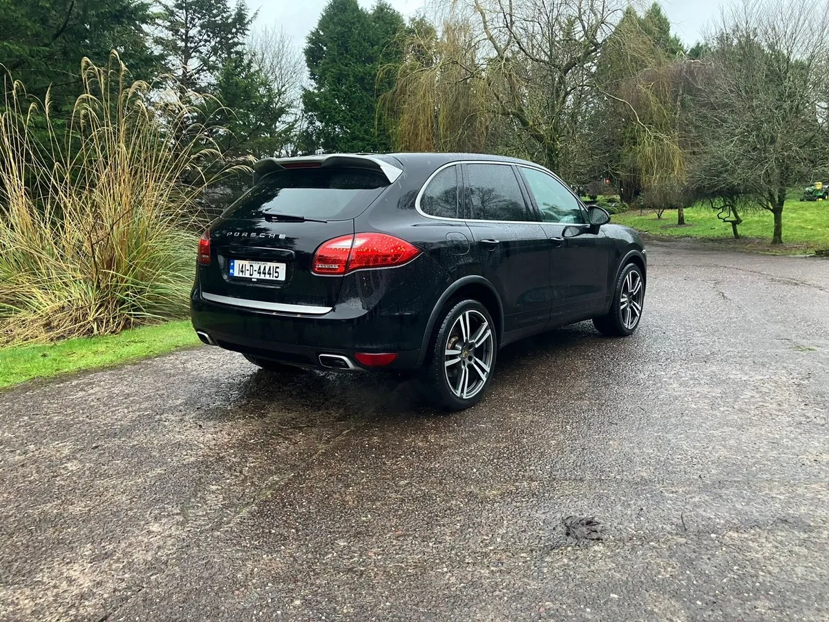 Porsche Cayenne 3.0 V6 Platinum Edition - Image 3