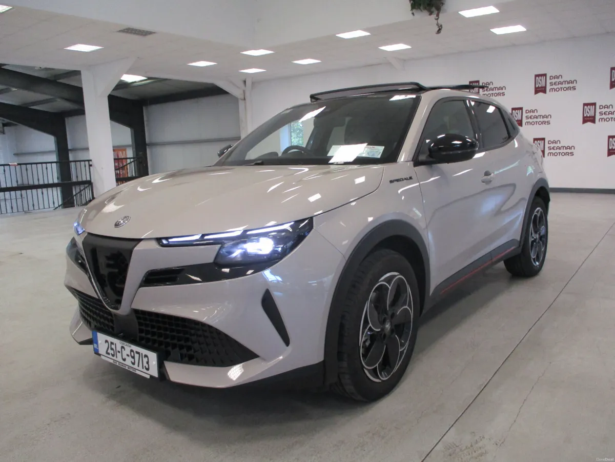 Alfa Romeo Junior  SPECIALE EV 2025 - Image 4