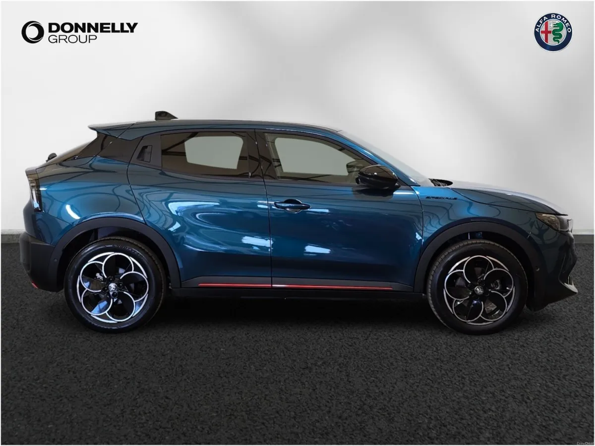 Alfa Romeo Junior Electric Hatchback Speciale - Image 3