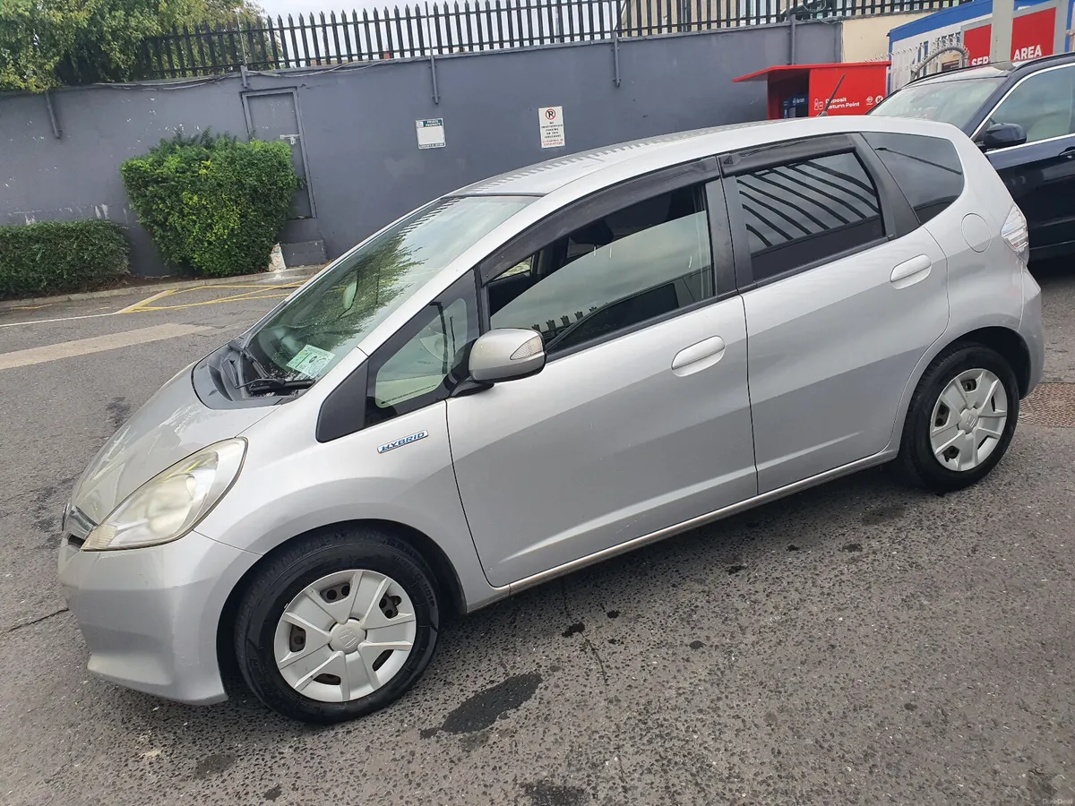 Honda Fit 2012 hybrid nct and tax - Image 3