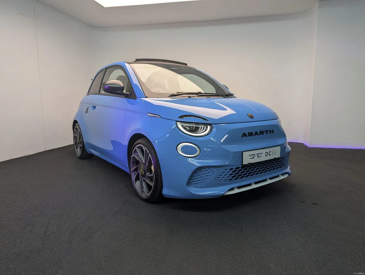 ABARTH 500e CONVERTIBLE – POISON BLUE - Image 4