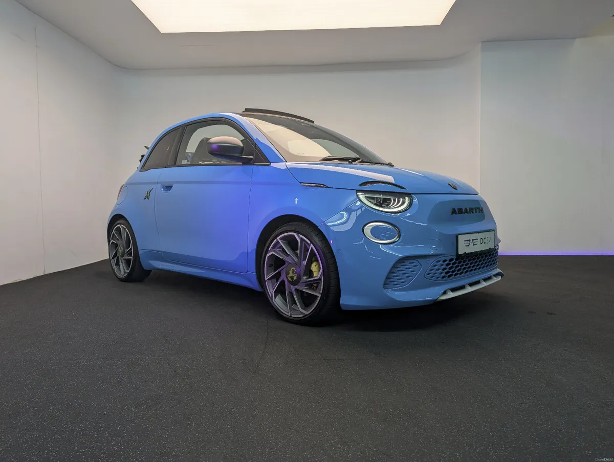 ABARTH 500e CONVERTIBLE – POISON BLUE - Image 3
