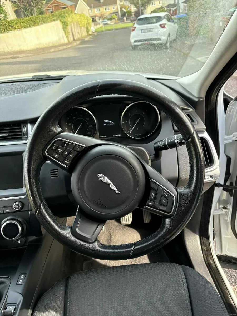 Jaguar E-Pace 2018 - Image 3