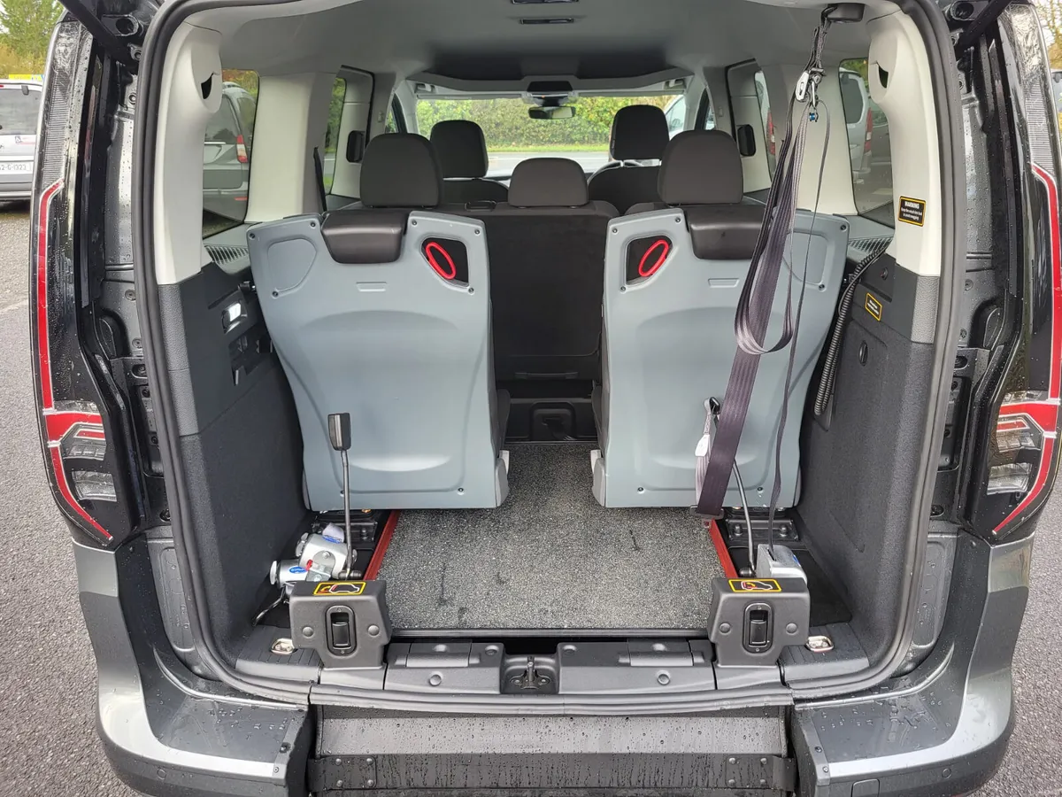 Wheelchair Taxi Volkswagen VW Caddy Vista - Image 1