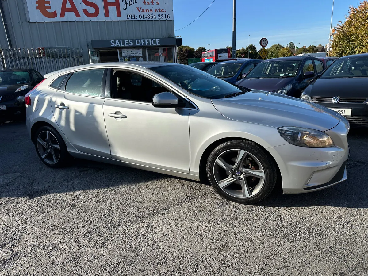 Volvo V40 1.6 Diesel NCT TAX ALLOY WHEELS - Image 3