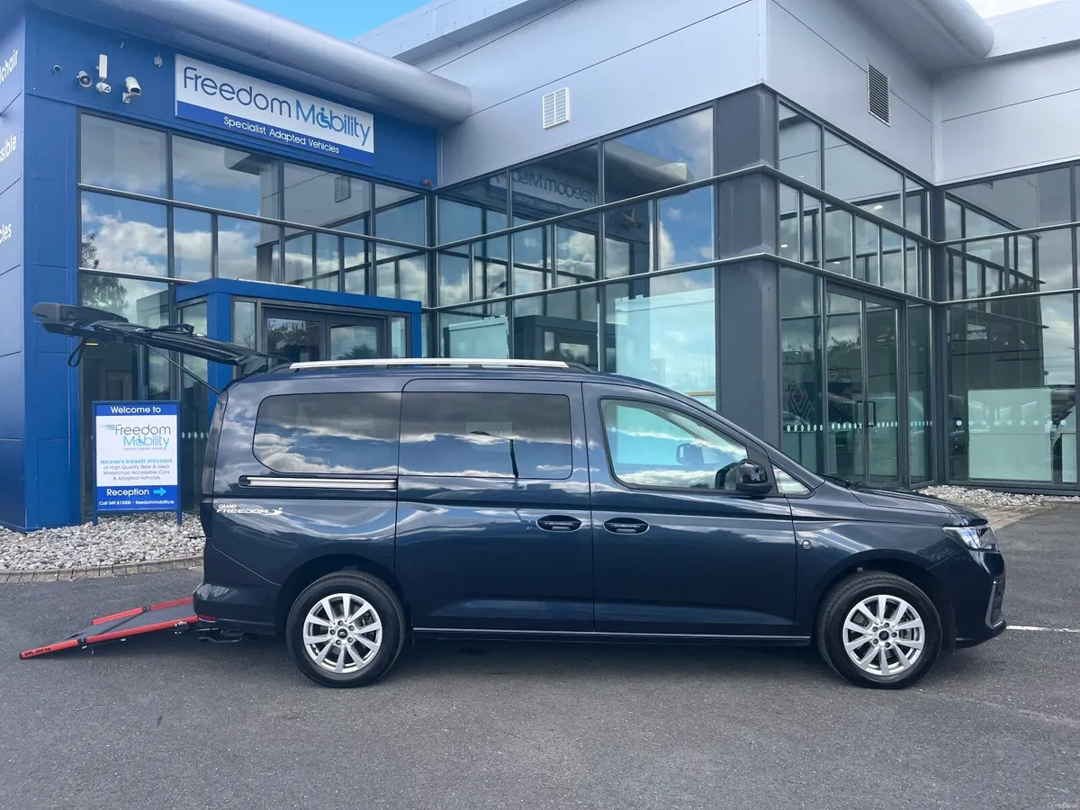 Ford Tourneo Connect Wheelchair Access Taxi Spec - Image 5