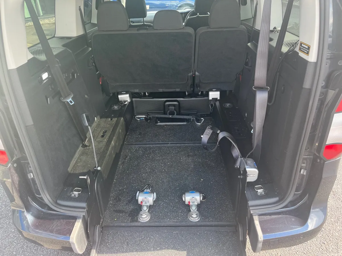 Ford Tourneo Connect Wheelchair Access Taxi Spec - Image 6