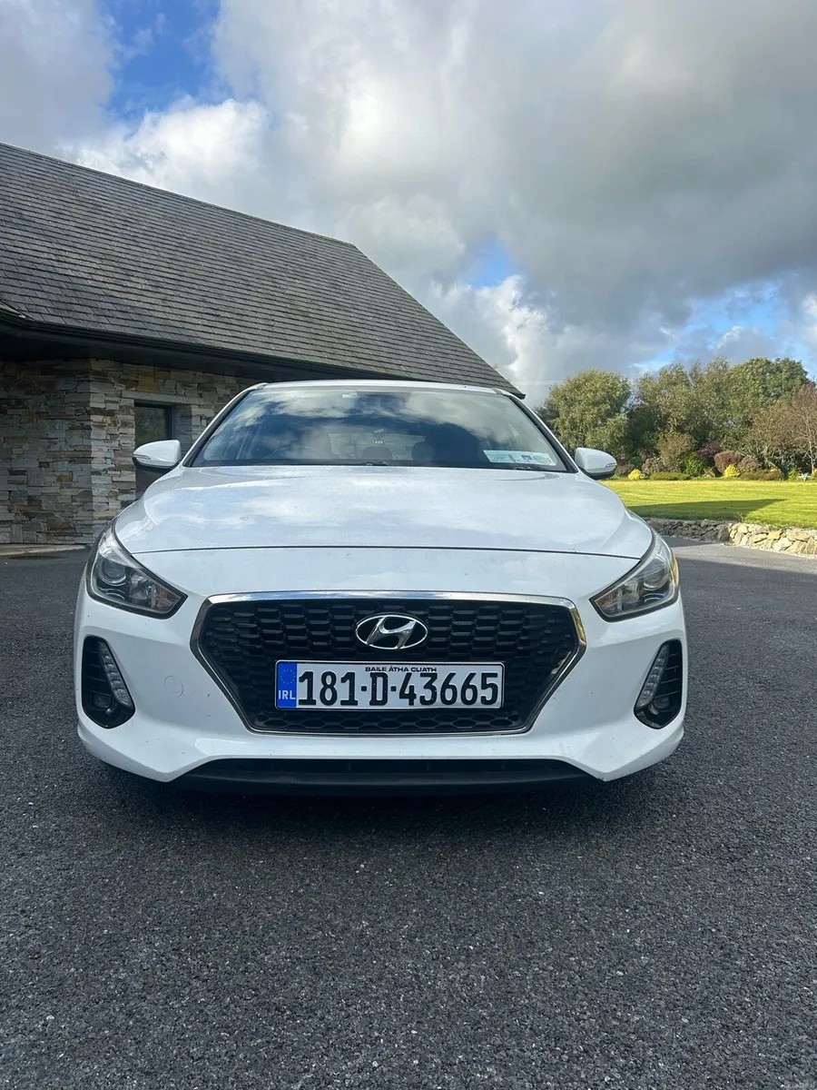 White Hyundai i30 - Image 1