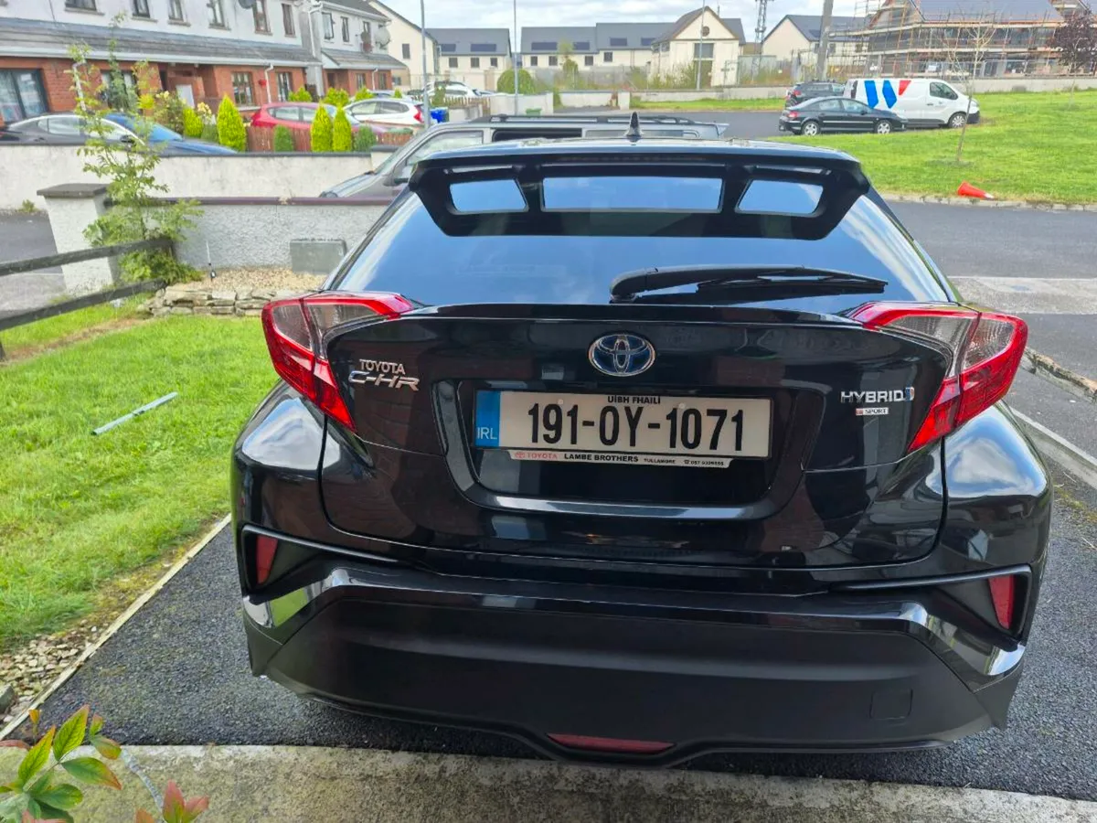 Toyota c-hr hybrid sport.modle - Image 3