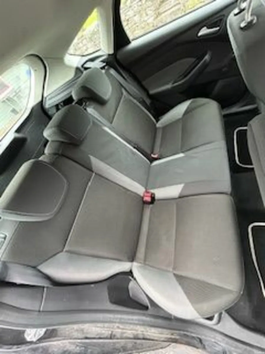 Ford Focus 2012 - Image 2