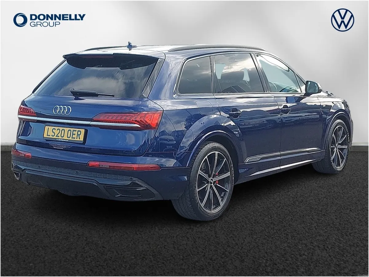 Audi Q7 Diesel Estate Black Edition - Image 3