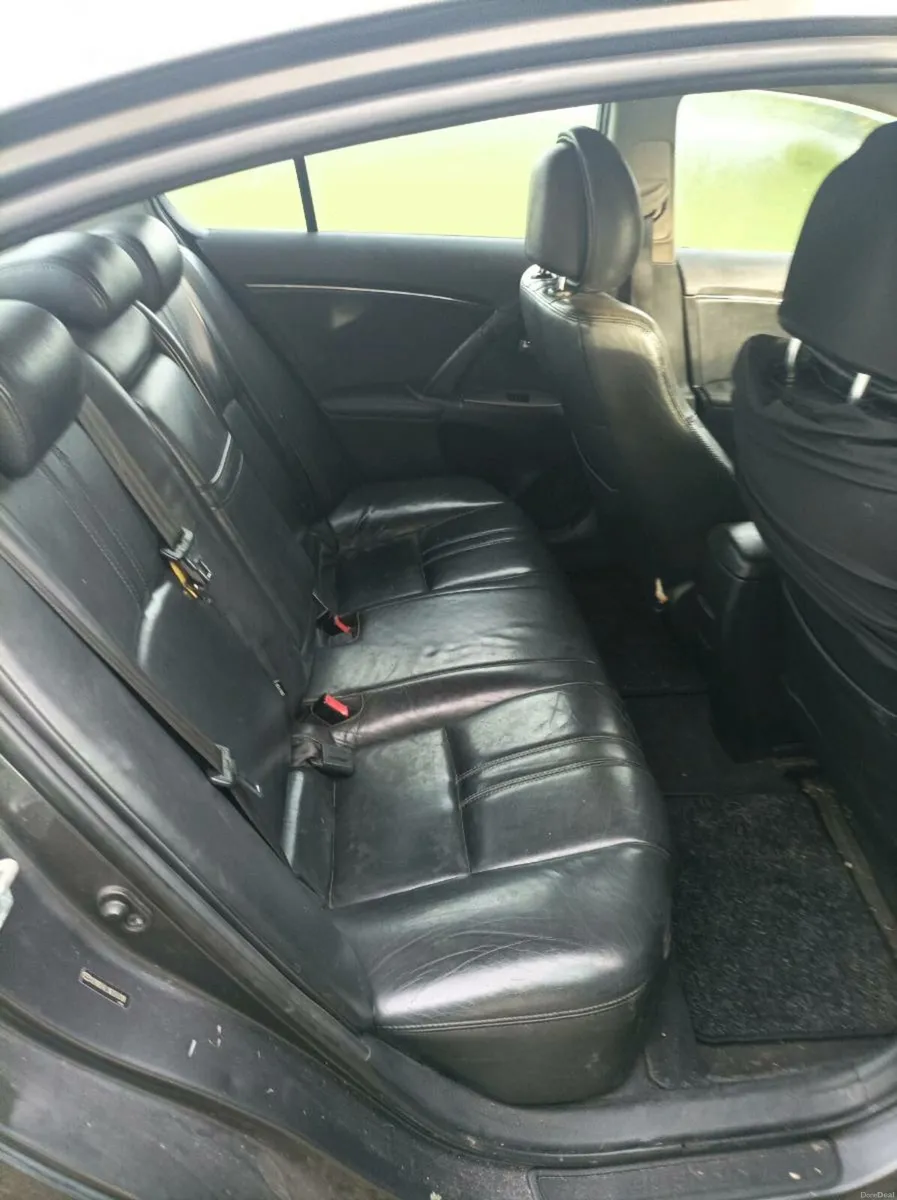 11 Toyota avensis Limerick - Image 4
