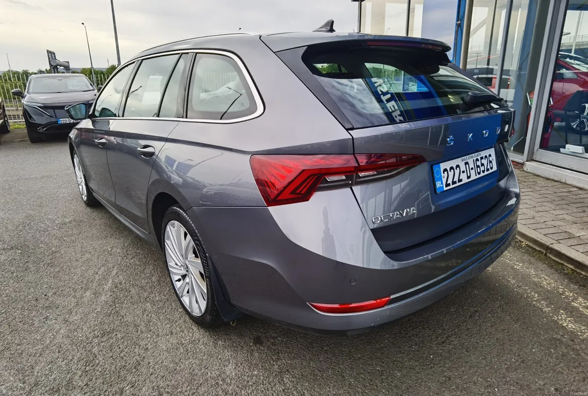 SKODA OCTAVIA 2.0TDI STYLE AUTOMATIC ESTATE - Image 6