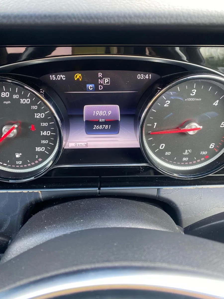 Mercedes E220 AMG Line - Image 4