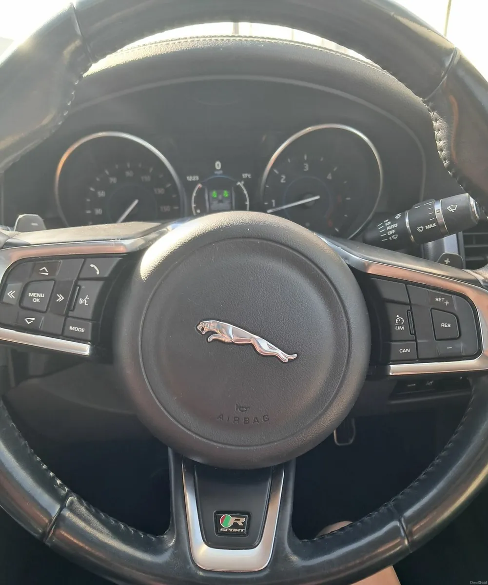 Jaguar XF 2016 - Image 4