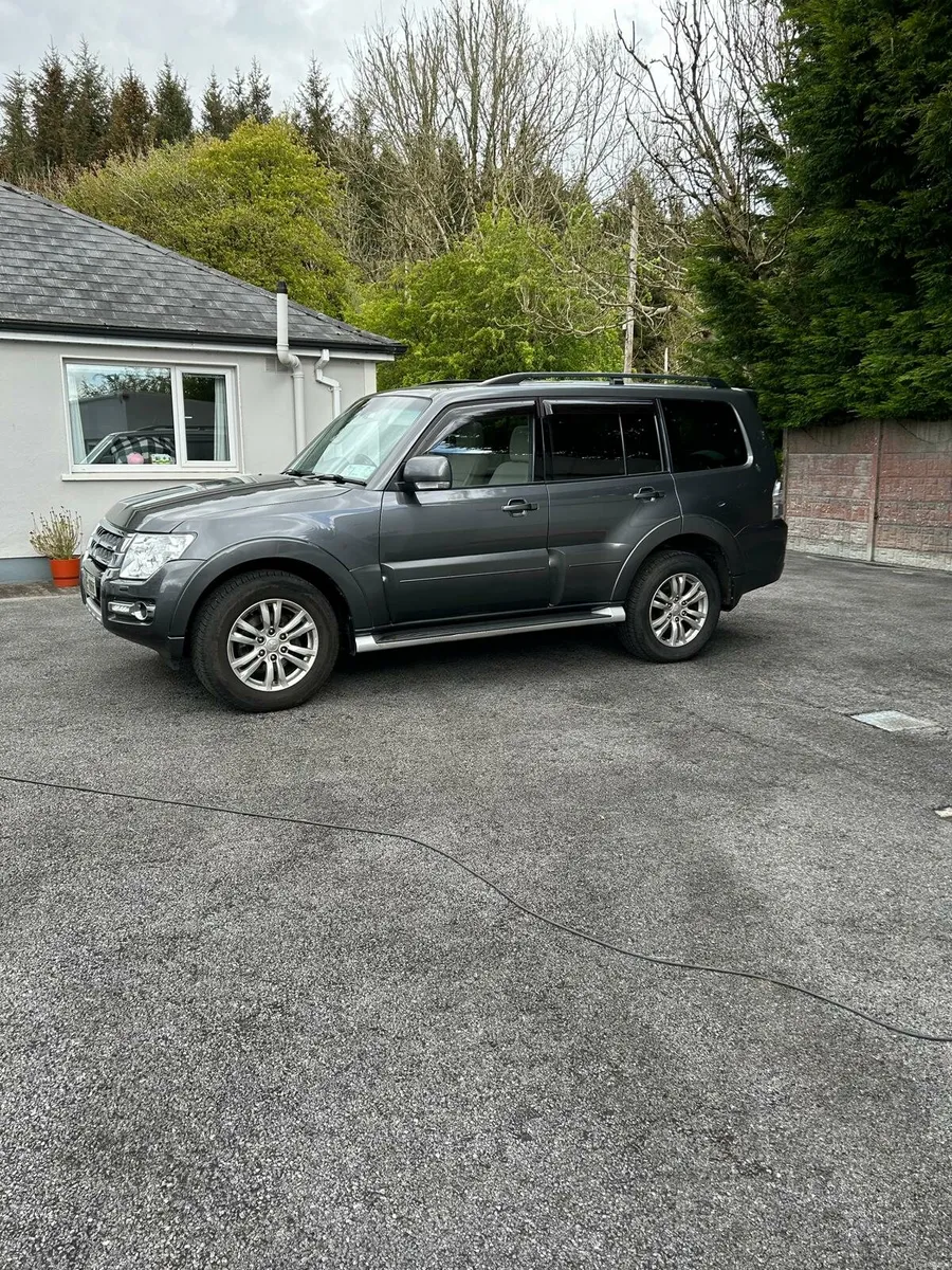 Mitaubishi Pajero Lwb 5 seat crew cab - Image 1