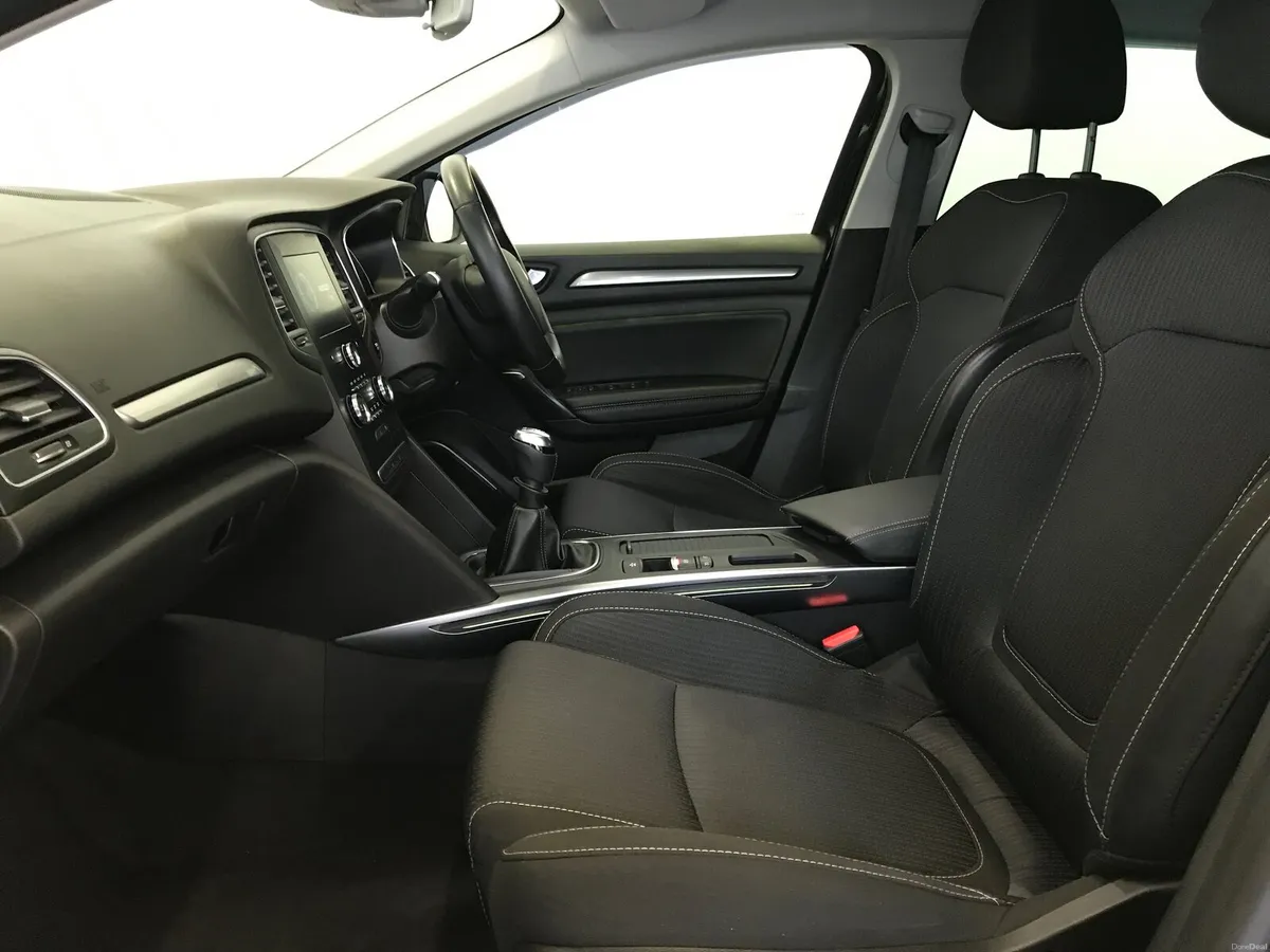Renault Mégane Sport Tourer Iconic TCe 140 - Image 4