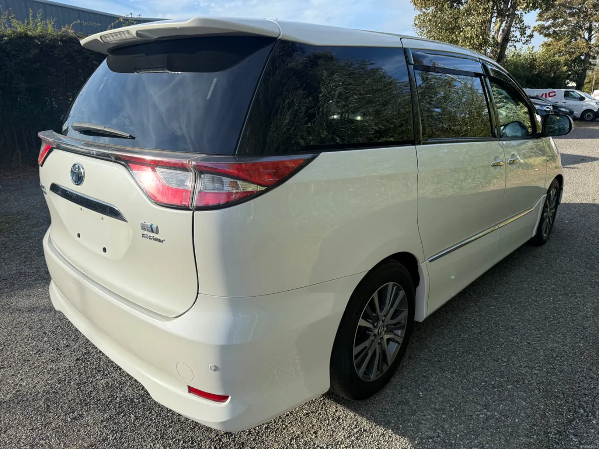 Toyota Estima hybrid new shape!!! - Image 3