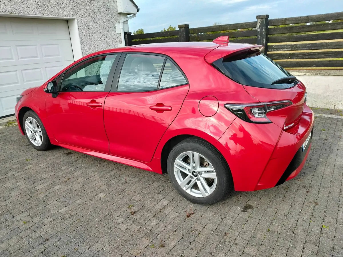 Toyota Corolla HYBRID 2023 low kilometres - Image 2